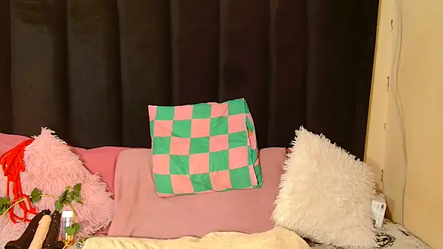 AmazingDarkDoll online show from 09-29-25, 05:01