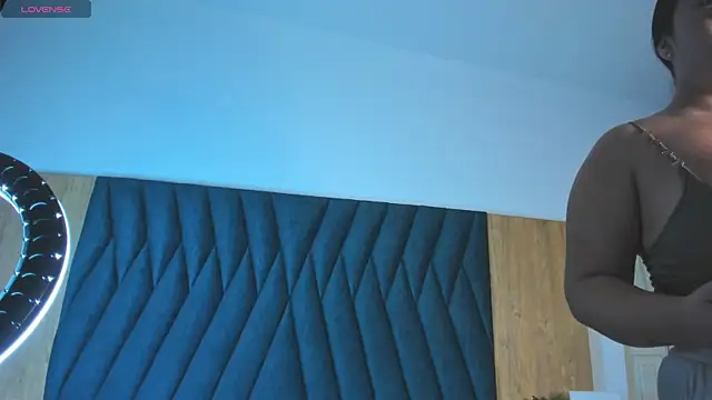 Snapshot of Samy_Grey01 chatting on 12-05-25, 04:10 Samy Grey01 online show from 12-05-25, 04:10