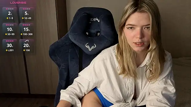 Snapshot of KatanaSVibe chatting on 10-20-25, 09:32 KatanaSVibe online show from 10-20-25, 09:32