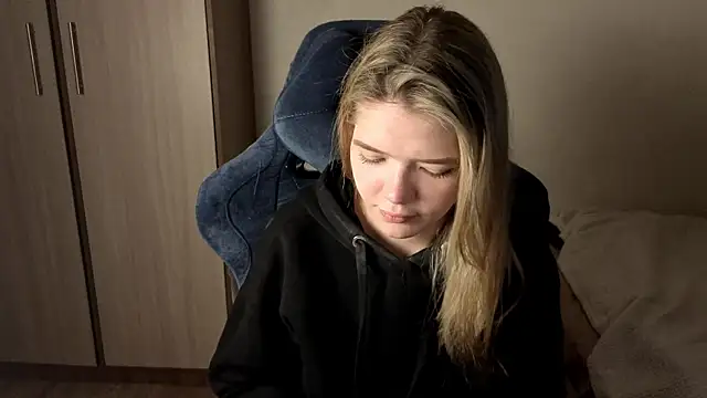 Snapshot of KatanaSVibe chatting on 10-24-25, 12:56 KatanaSVibe online show from 10-24-25, 12:56