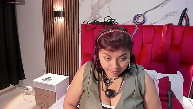 Snapshot of Danna-Sofia chatting on 09-09-25, 03:28 Danna-Sofia online show from 09-09-25, 03:28