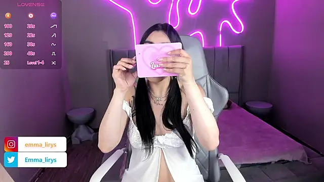 Snapshot of Emma_and_Issac chatting on 09-10-25, 04:23 Emma and Issac online show from 09-10-25, 04:23