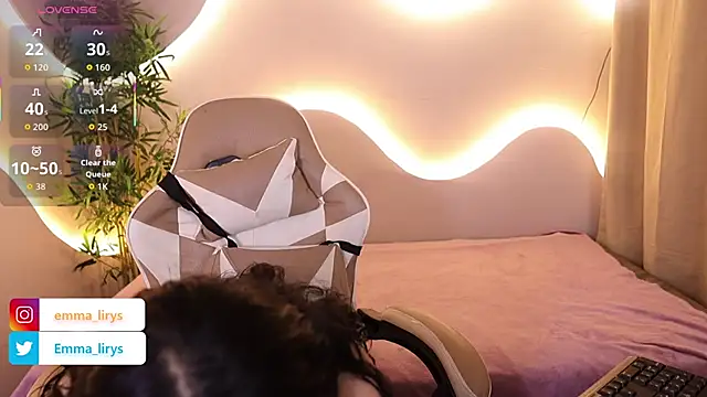 Snapshot of Emma_and_Issac chatting on 10-15-25, 04:34 Emma and Issac online show from 10-15-25, 04:34