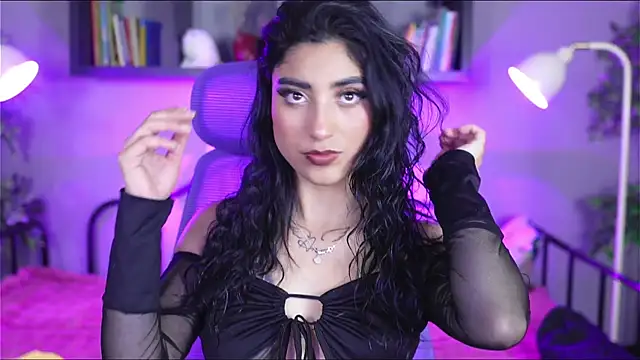 Snapshot of Emma_and_Issac chatting on 10-18-25, 06:26 Emma and Issac online show from 10-18-25, 06:26