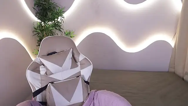 Emma and Issac online show from 11-29-25, 04:26