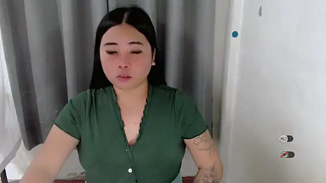Yhana Slut online show from 09-18-25, 02:08