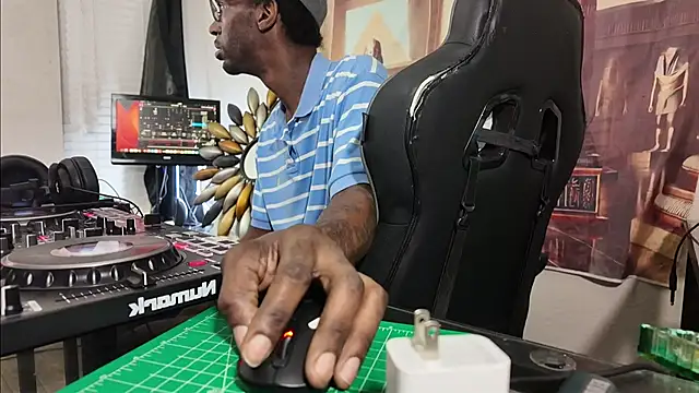 Triggerhappycj100 online show from 04-28-26, 02:27
