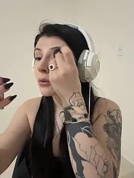 Snapshot of Privad_ravenna chatting on 09-19-25, 04:58 Privad ravenna online show from 09-19-25, 04:58