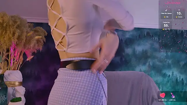 Snapshot of WendyGilber chatting on 10-18-25, 09:10 WendyGilber online show from 10-18-25, 09:10