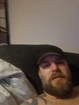 Snapshot of Bamse28 chatting on 12-22-25, 04:31 Bamse28 online show from 12-22-25, 04:31