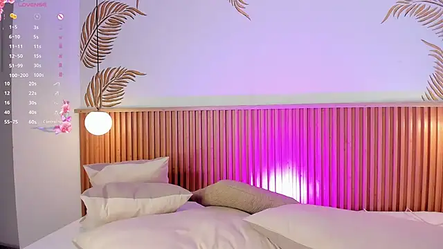 Valleriie  online show from 12-18-25, 02:56