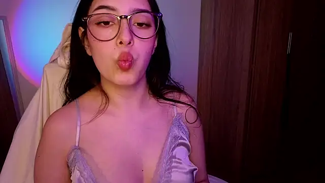 Snapshot of immisssilver chatting on 09-10-25, 02:44 immisssilver online show from 09-10-25, 02:44