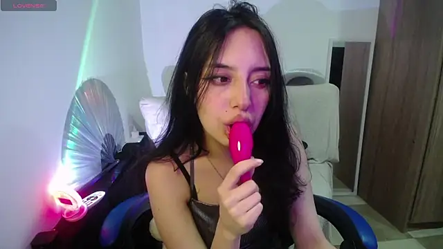 Snapshot of immisssilver chatting on 11-08-25, 02:01 immisssilver online show from 11-08-25, 02:01