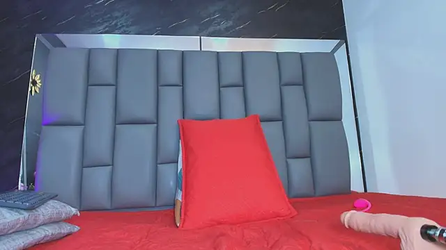 Roxana gomez online show from 10-03-25, 03:14