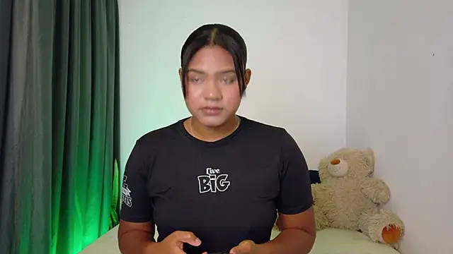 Snapshot of nudesketch1 chatting on 09-14-25, 04:39 nudesketch1 online show from 09-14-25, 04:39