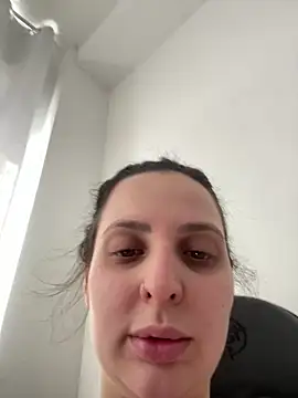 yumi-hot online show from 03-13-26, 01:51