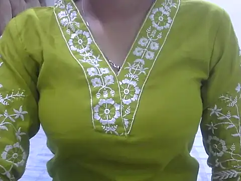 Snapshot of SONIYA_47 chatting on 10-02-25, 06:15 SONIYA 47 online show from 10-02-25, 06:15