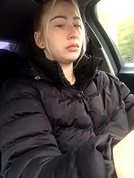 Reina Cummings online show from 10-06-25, 05:05