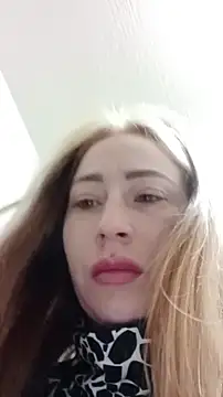 Reina Cummings online show from 12-04-25, 05:39