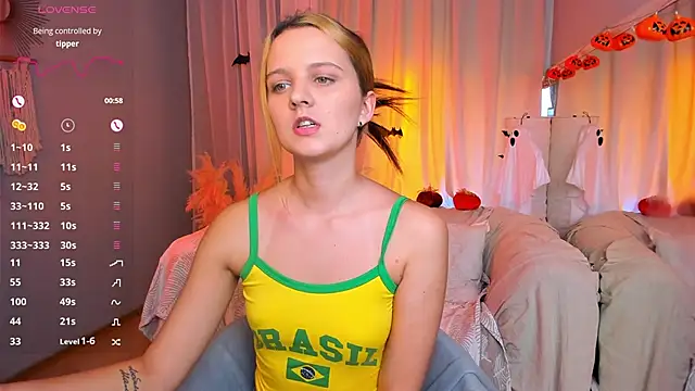 Snapshot of LilLisa chatting on 11-02-25, 03:47 LilLisa online show from 11-02-25, 03:47