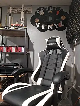 SueNixon online show from 10-21-25, 12:22