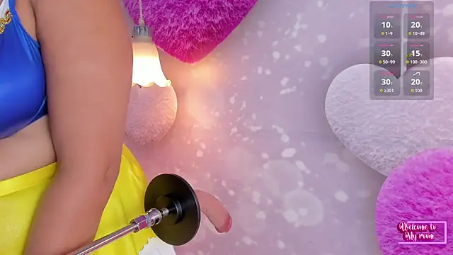 Snapshot of megann__up chatting on 09-26-25, 03:43 megann up online show from 09-26-25, 03:43