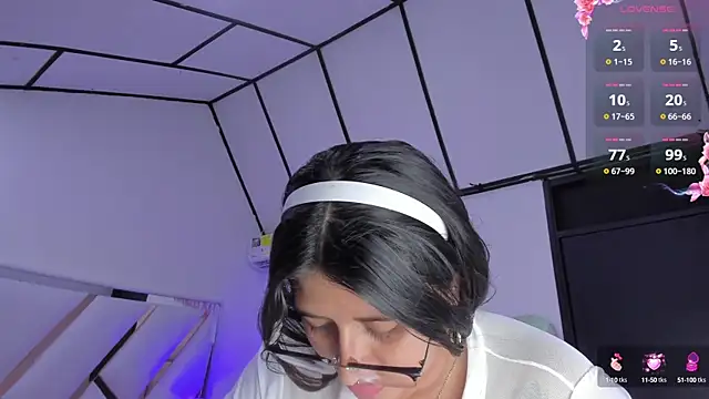 Snapshot of megann__up chatting on 10-09-25, 03:26 megann up online show from 10-09-25, 03:26