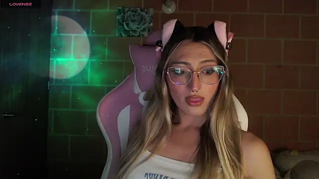 Snapshot of Andrea_camilaaa chatting on 09-09-25, 05:51 Andrea camilaaa online show from 09-09-25, 05:51