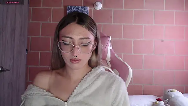 Snapshot of Andrea_camilaaa chatting on 09-09-25, 05:56 Andrea camilaaa online show from 09-09-25, 05:56