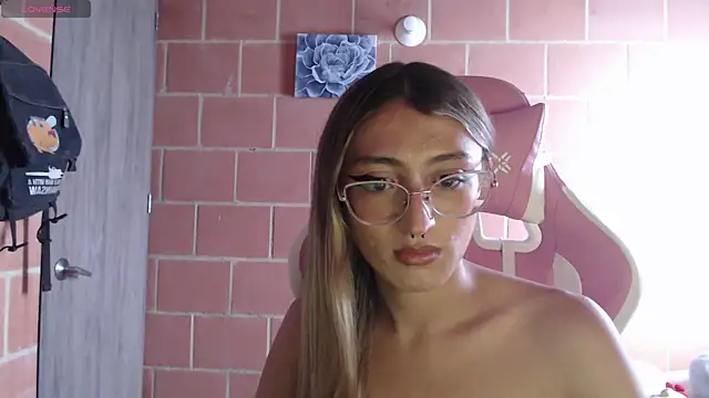 Snapshot of Andrea_camilaaa chatting on 09-27-25, 05:18 Andrea camilaaa online show from 09-27-25, 05:18