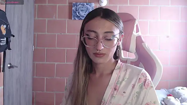 Snapshot of Andrea_camilaaa chatting on 10-02-25, 03:41 Andrea camilaaa online show from 10-02-25, 03:41