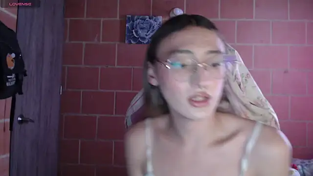 Snapshot of Andrea_camilaaa chatting on 10-14-25, 05:36 Andrea camilaaa online show from 10-14-25, 05:36