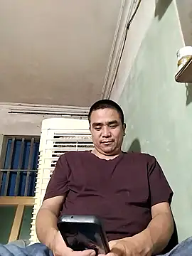 Snapshot of HoangNam20x chatting on 10-31-25, 11:44 HoangNam20x online show from 10-31-25, 11:44