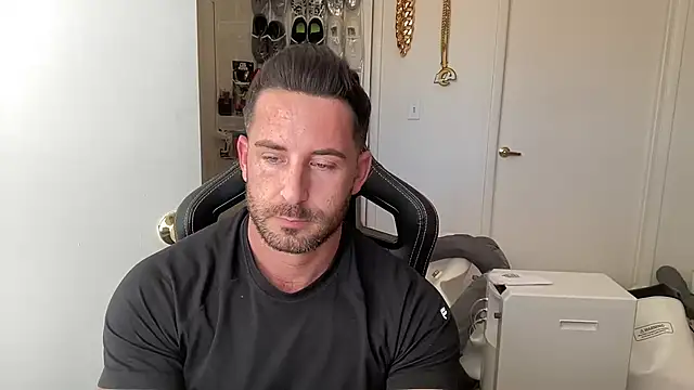 brettmycles28 online show from 06-26-26, 03:16