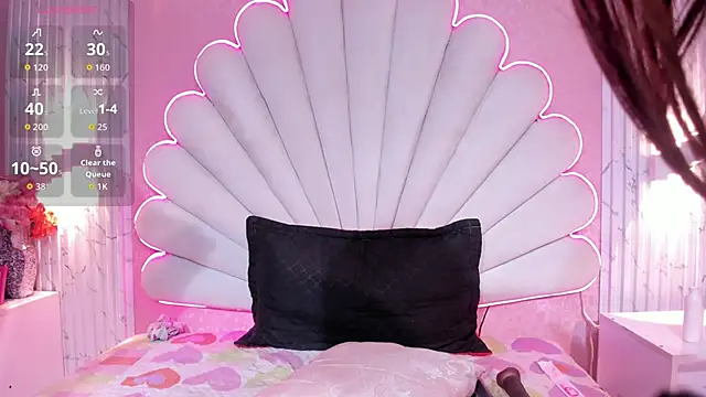 Snapshot of MisRoos chatting on 11-11-25, 04:18 MisRoos online show from 11-11-25, 04:18