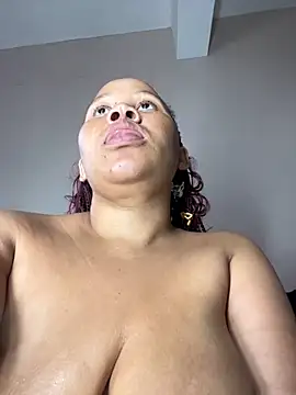 Snapshot of Yellowriider chatting on 11-30-25, 02:32 Yellowriider online show from 11-30-25, 02:32