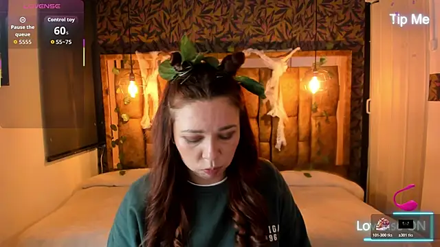 Isa Thompson   online show from 10-31-25, 03:40