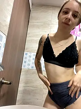 Snapshot of karla-thomsom10 chatting on 10-15-25, 11:27 karla-thomsom10 online show from 10-15-25, 11:27