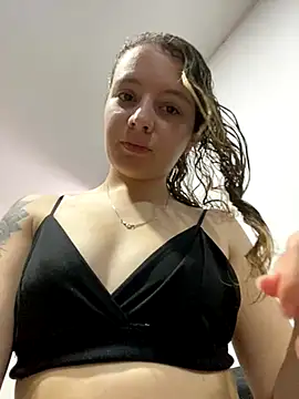 Snapshot of karla-thomsom10 chatting on 11-26-25, 05:36 karla-thomsom10 online show from 11-26-25, 05:36