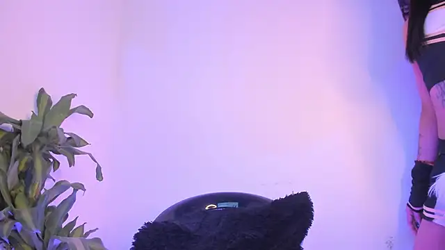 Snapshot of Lucy_shen_ chatting on 10-09-25, 11:14 Lucy shen online show from 10-09-25, 11:14