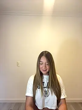 Snapshot of Zara_Ross chatting on 10-05-25, 11:13 Zara Ross online show from 10-05-25, 11:13