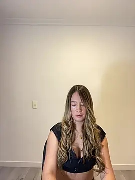 Snapshot of Zara_Ross chatting on 10-07-25, 01:14 Zara Ross online show from 10-07-25, 01:14