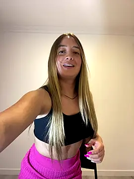 Snapshot of Zara_Ross chatting on 10-23-25, 03:06 Zara Ross online show from 10-23-25, 03:06