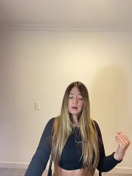 Snapshot of Zara_Ross chatting on 10-25-25, 12:13 Zara Ross online show from 10-25-25, 12:13