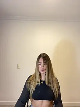 Snapshot of Zara_Ross chatting on 10-29-25, 12:40 Zara Ross online show from 10-29-25, 12:40