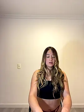 Snapshot of Zara_Ross chatting on 11-18-25, 03:01 Zara Ross online show from 11-18-25, 03:01