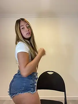 Snapshot of Zara_Ross chatting on 03-27-26, 04:18 Zara Ross online show from 03-27-26, 04:18