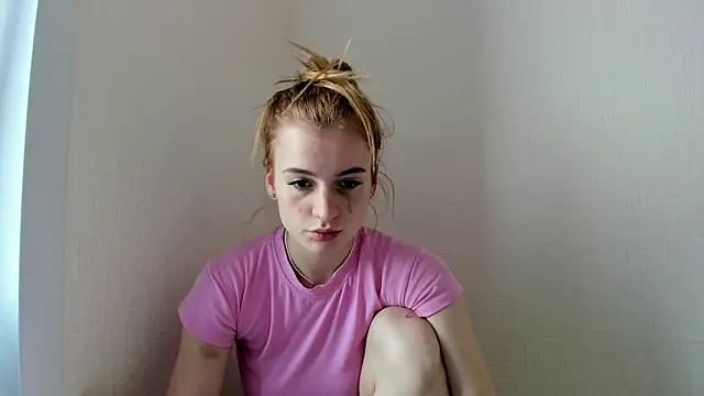 Snapshot of stacey__doll chatting on 09-10-25, 02:44 stacey doll online show from 09-10-25, 02:44