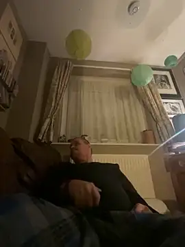 Snapshot of WriggleQuest chatting on 11-24-25, 06:07 WriggleQuest online show from 11-24-25, 06:07