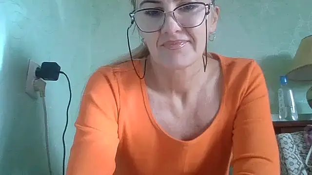 TianaQLove online show from 10-28-25, 10:41